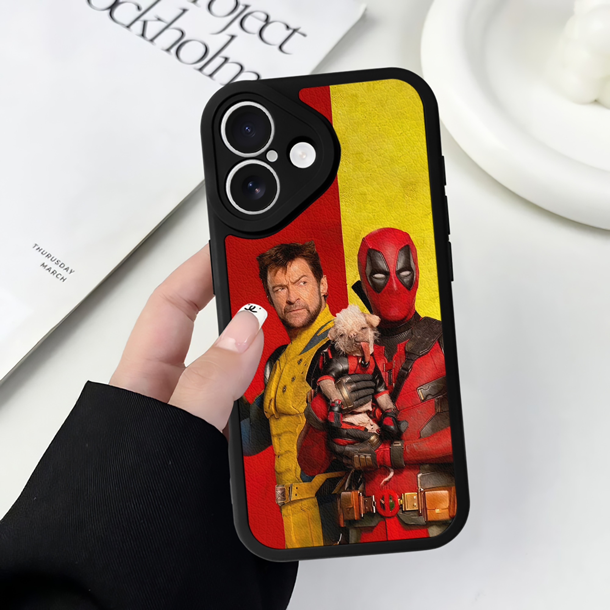 （画像用） Deadpool デッドプール 【iPhone 16シリーズ対応】シリコンスマホケース（レザー調） 材質：シリコン
